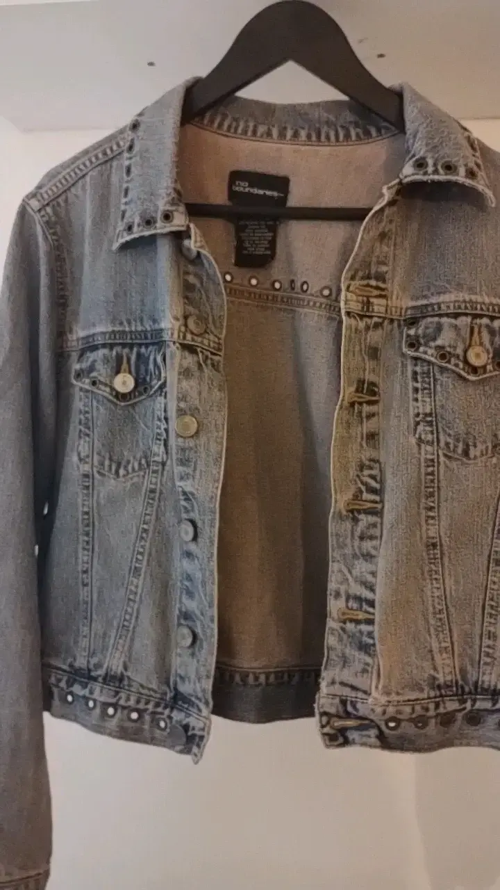Chaqueta de mezclilla con tachas para mujer - 4