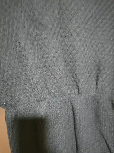 Vestido de punto negro para mujer - miniatura 3