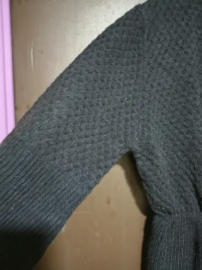 Vestido de punto negro para mujer - miniatura 4