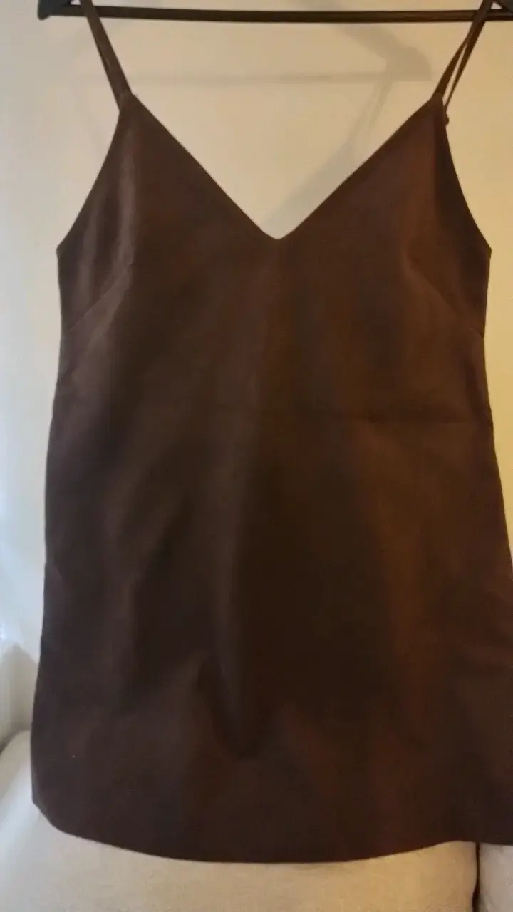 Vestido corto marrón de tirantes - 1