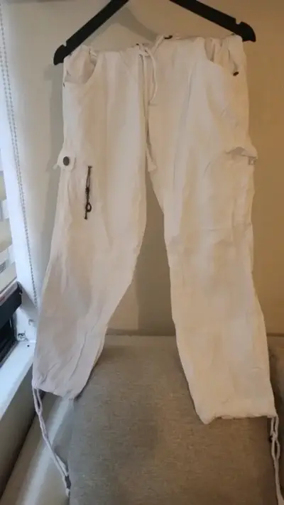 Pantalones cargo blancos mujer con bolsillos - miniatura 1
