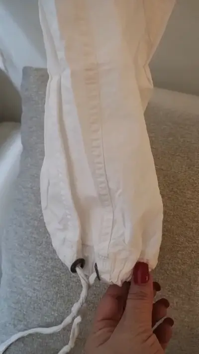 Pantalones cargo blancos mujer con bolsillos - miniatura 2