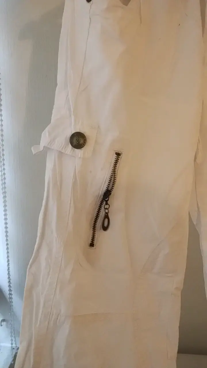 Pantalones cargo blancos mujer con bolsillos - 3