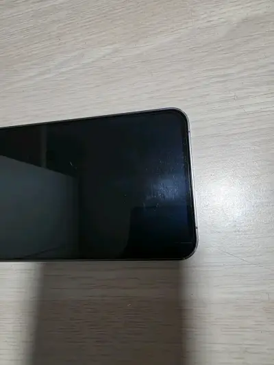 Smartphone Samsung Galaxy S24 FE en buen estado - miniatura 2