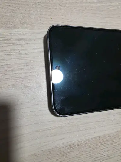 Smartphone Samsung Galaxy S24 FE en buen estado - miniatura 3