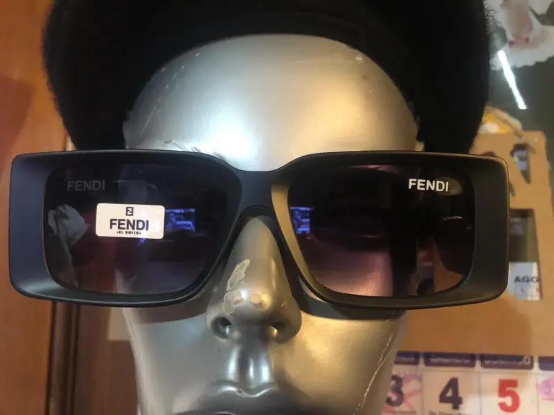 Gafas de sol Fendi cuadradas negras