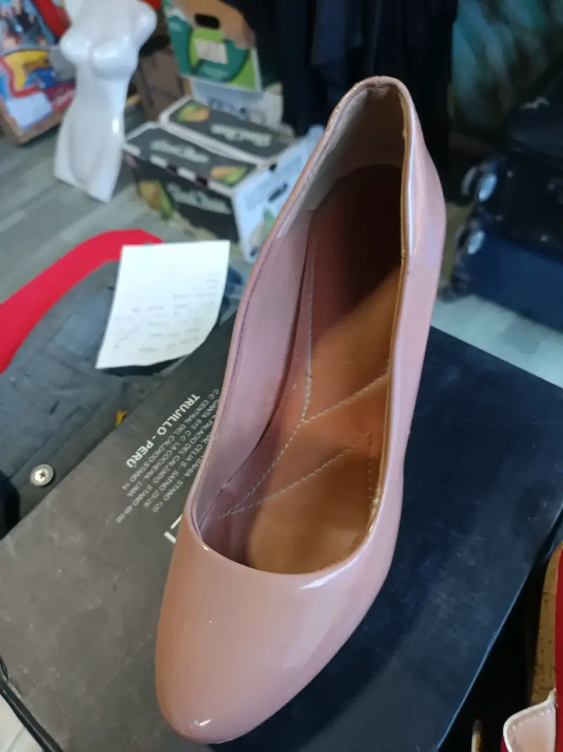 Zapato de tacón beige elegante para mujer - 1