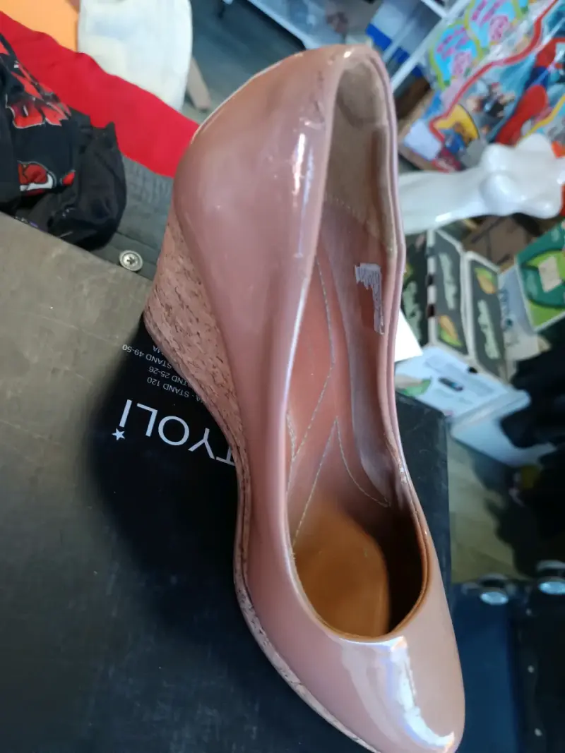 Zapato de tacón beige elegante para mujer - 2