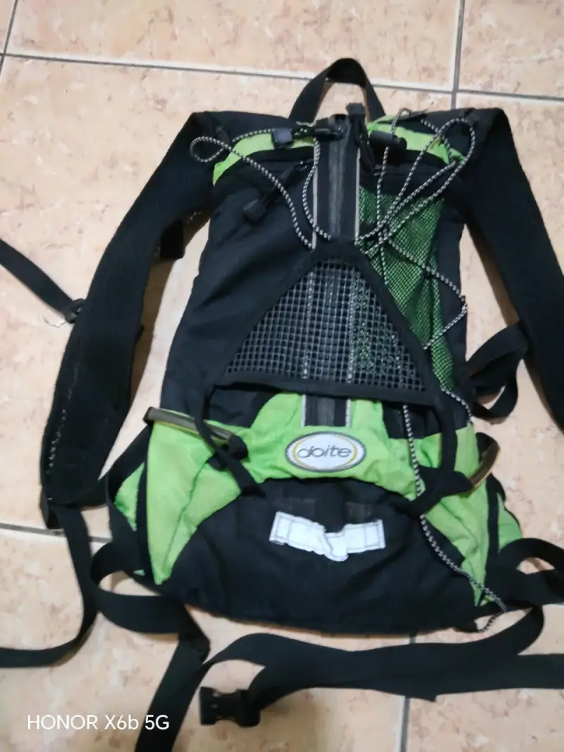 Mochila de senderismo Doite verde y negra - 1