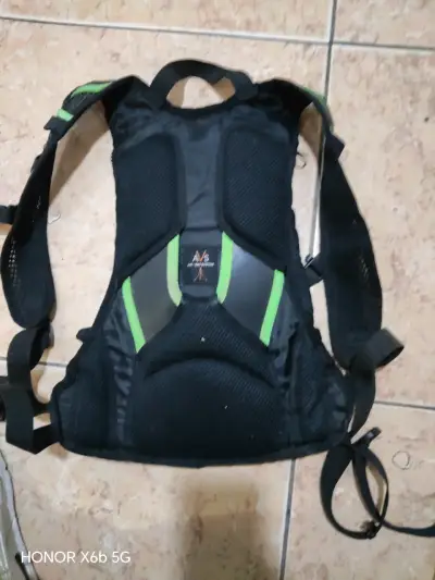 Mochila de senderismo Doite verde y negra - miniatura 2