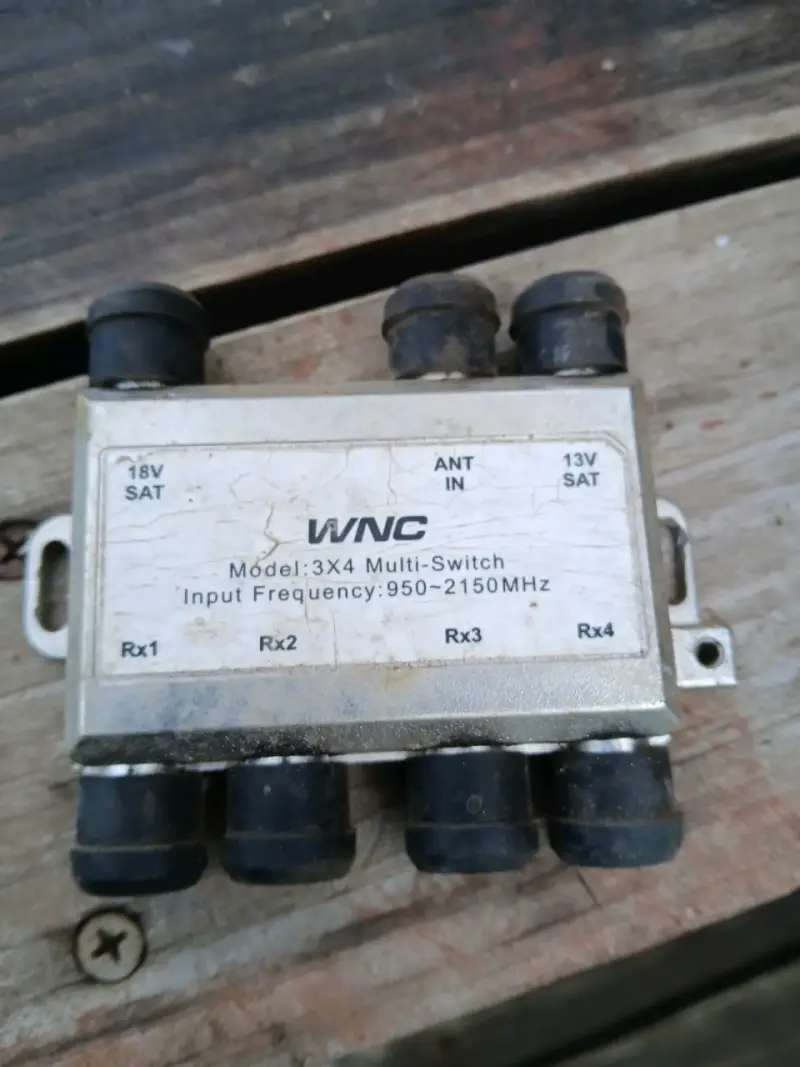 Antena parabólica DirecTV con soporte - 2