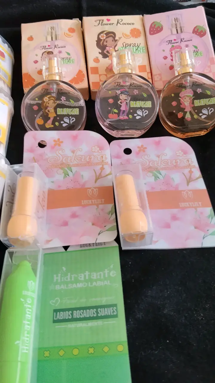 Set de perfumes y bálsamos labiales Flower Rococo y Sakura