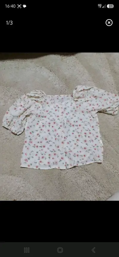 Blusa de flores manga corta para mujer - miniatura 1