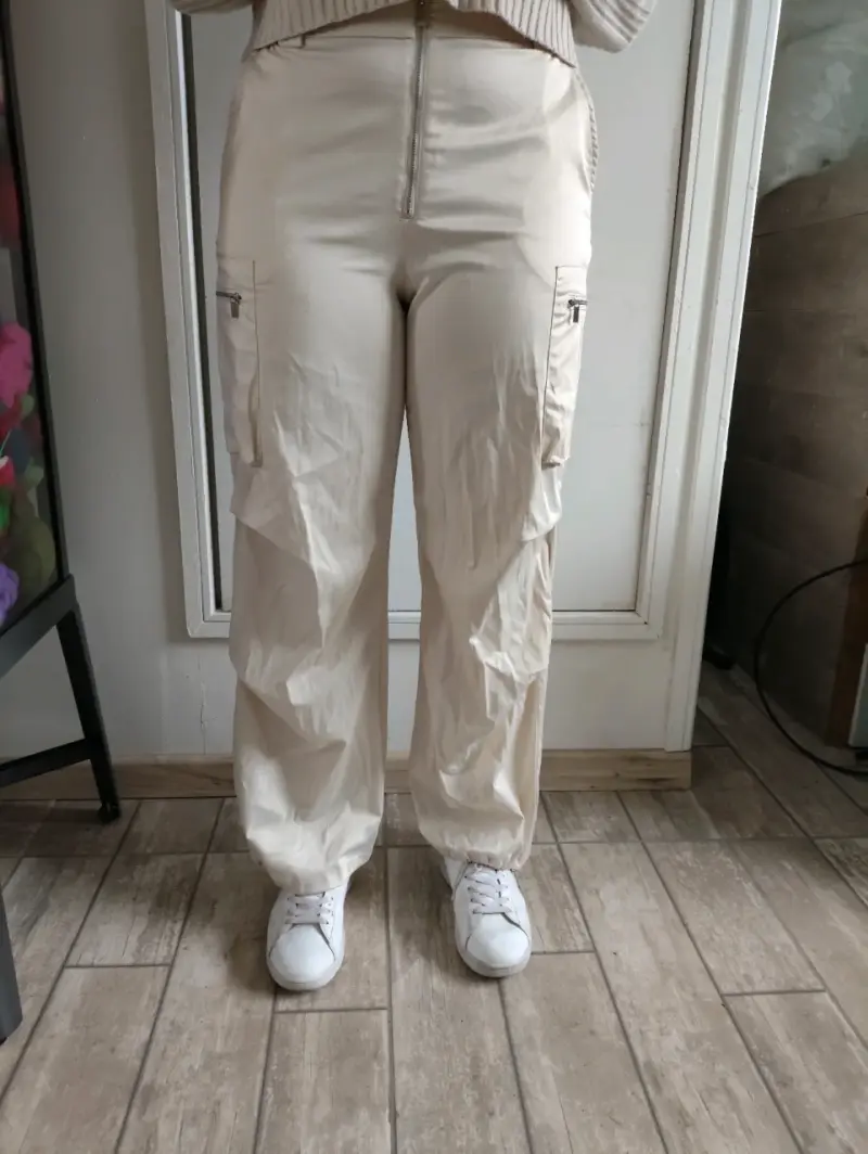 Pantalones cargo color crema zara - 1