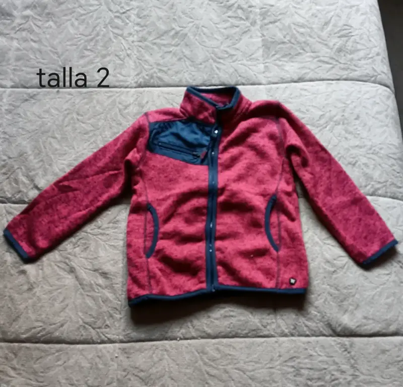 Chaqueta de polar infantil roja con detalles azul marino - 1