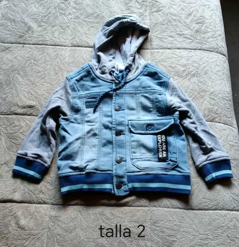 Chaqueta de polar infantil roja con detalles azul marino - 3