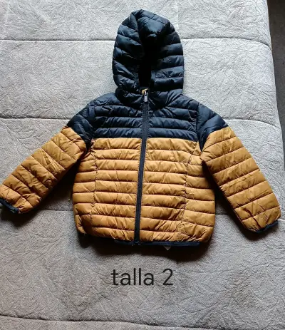 Chaqueta de polar infantil roja con detalles azul marino - miniatura 4