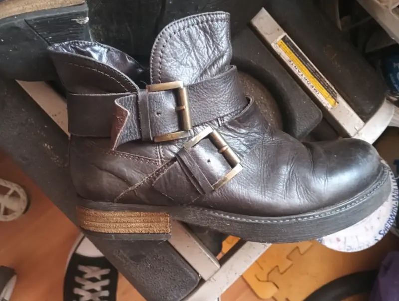 Botines de cuero marrón con hebillas - 2