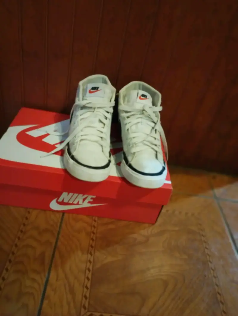 Zapatillas deportivas Nike blancas de caña alta - 1