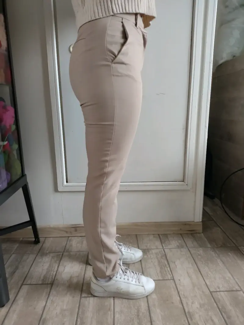 Pantalones beige para mujer estilo casual - 2