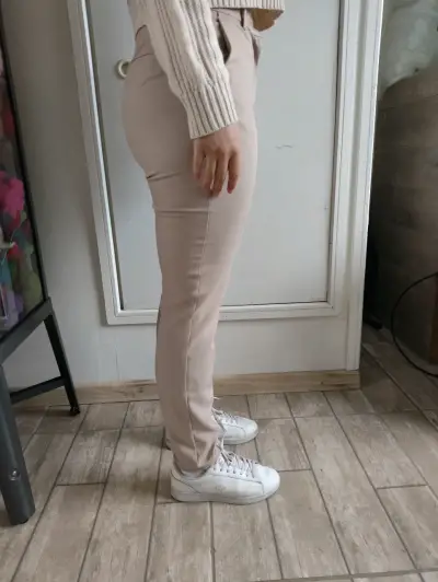 Pantalones beige para mujer estilo casual - miniatura 4