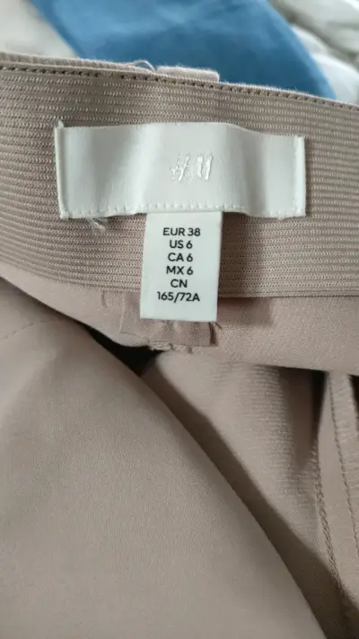 Pantalones beige para mujer estilo casual - miniatura 5