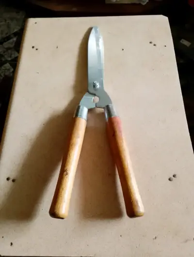 Tijeras de podar con mango de madera - miniatura 1