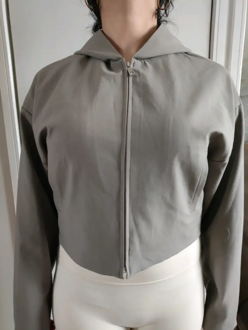 Chaqueta corta gris con capucha para mujer - 1