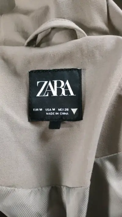 Chaqueta corta gris con capucha para mujer - miniatura 5