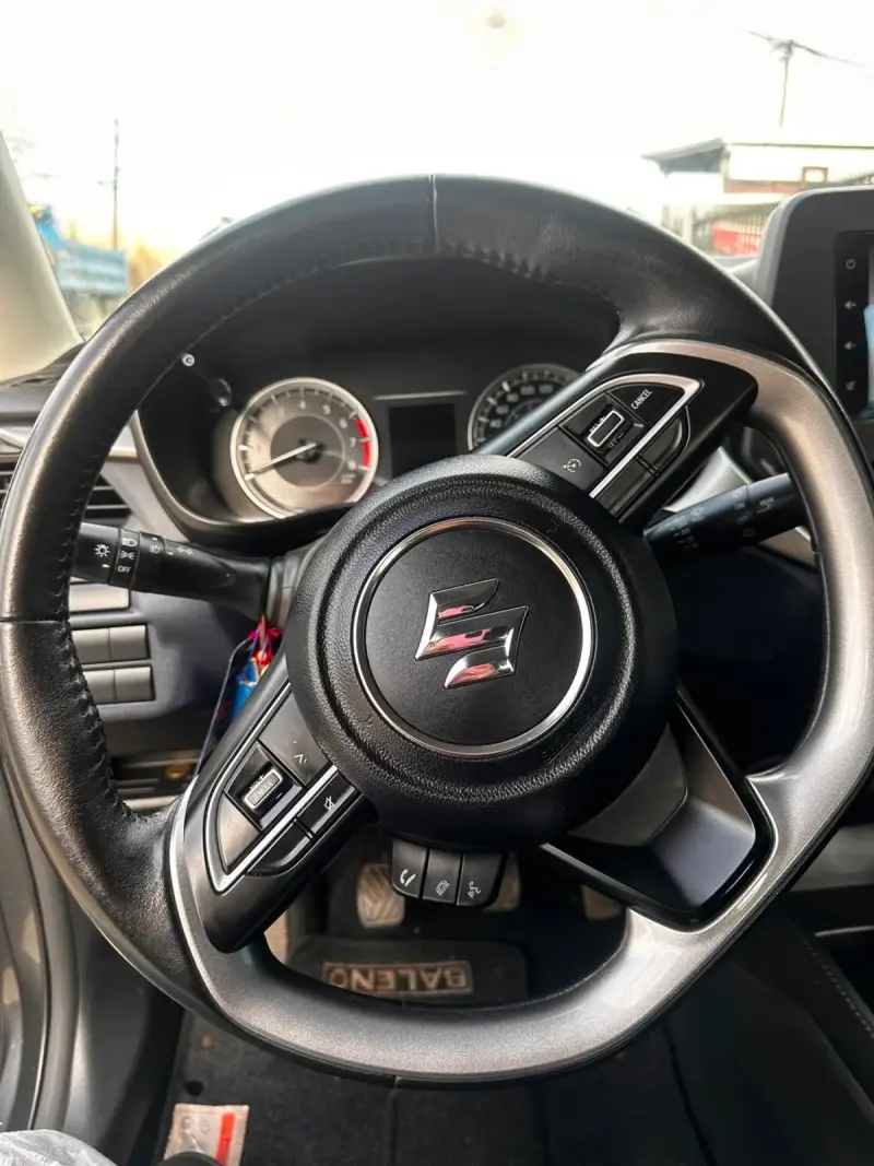 Suzuki Baleno Hatchback 2023 en excelente estado - 2