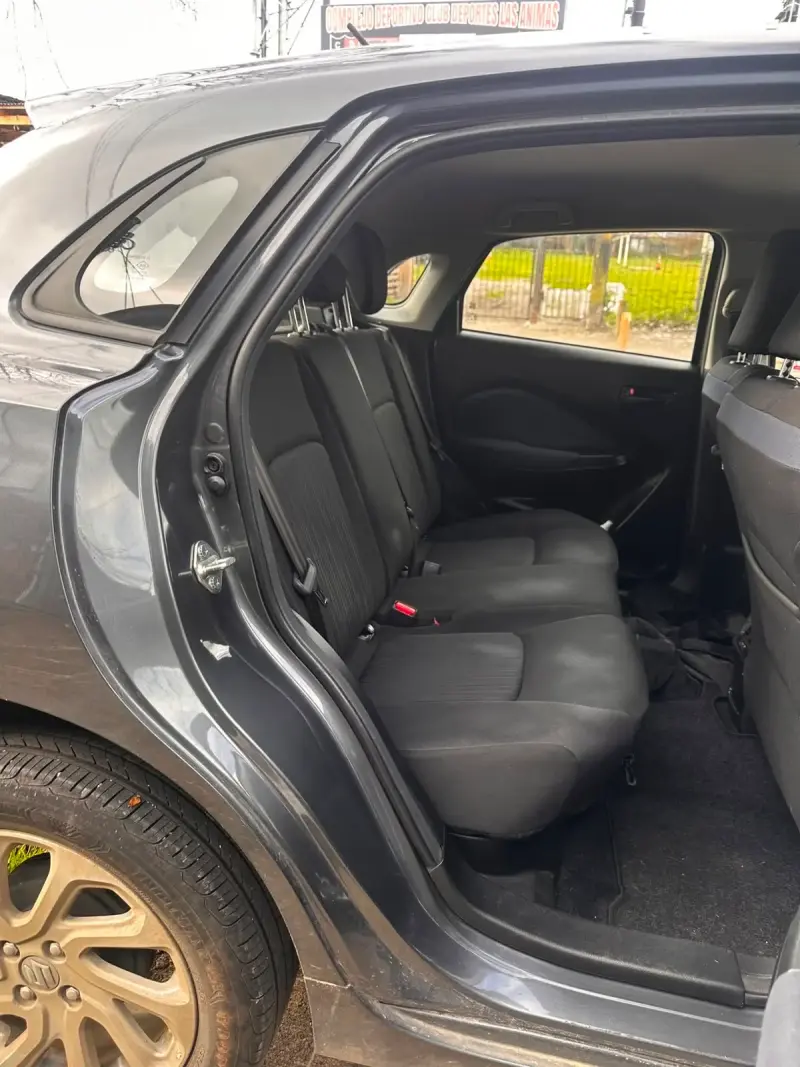 Suzuki Baleno Hatchback 2023 en excelente estado - 6