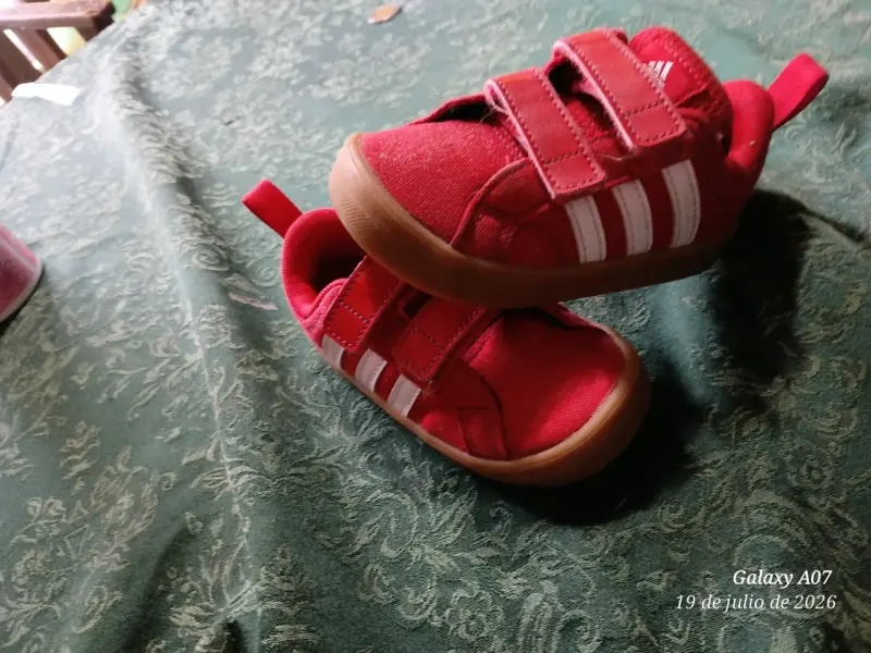 Zapatillas deportivas rojas para niños con velcro - 2
