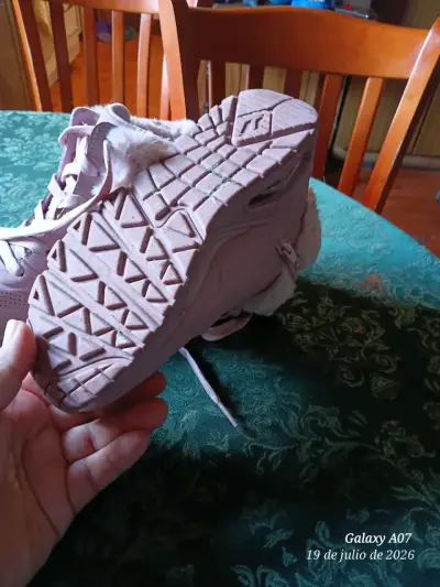 Botas Skechers rosadas con forro de felpa - miniatura 4