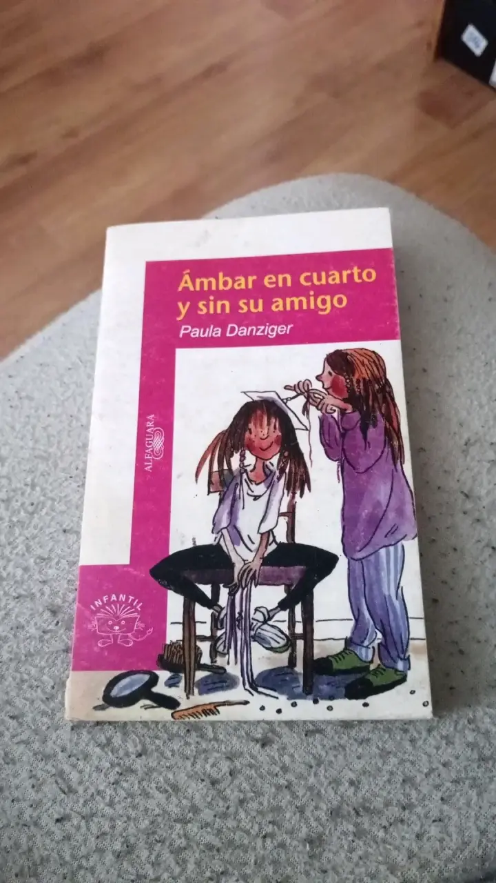 Libro infantil Ámbar en cuarto y sin su amigo