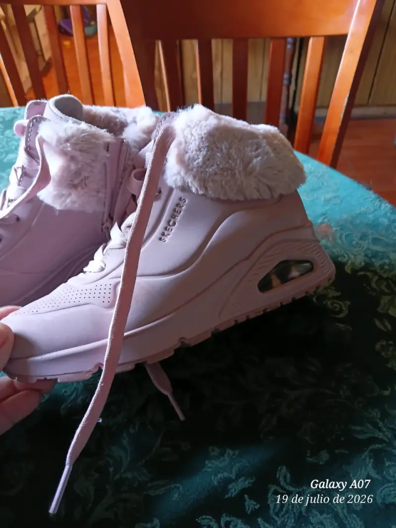 Botas Skechers rosadas con forro de felpa - 1