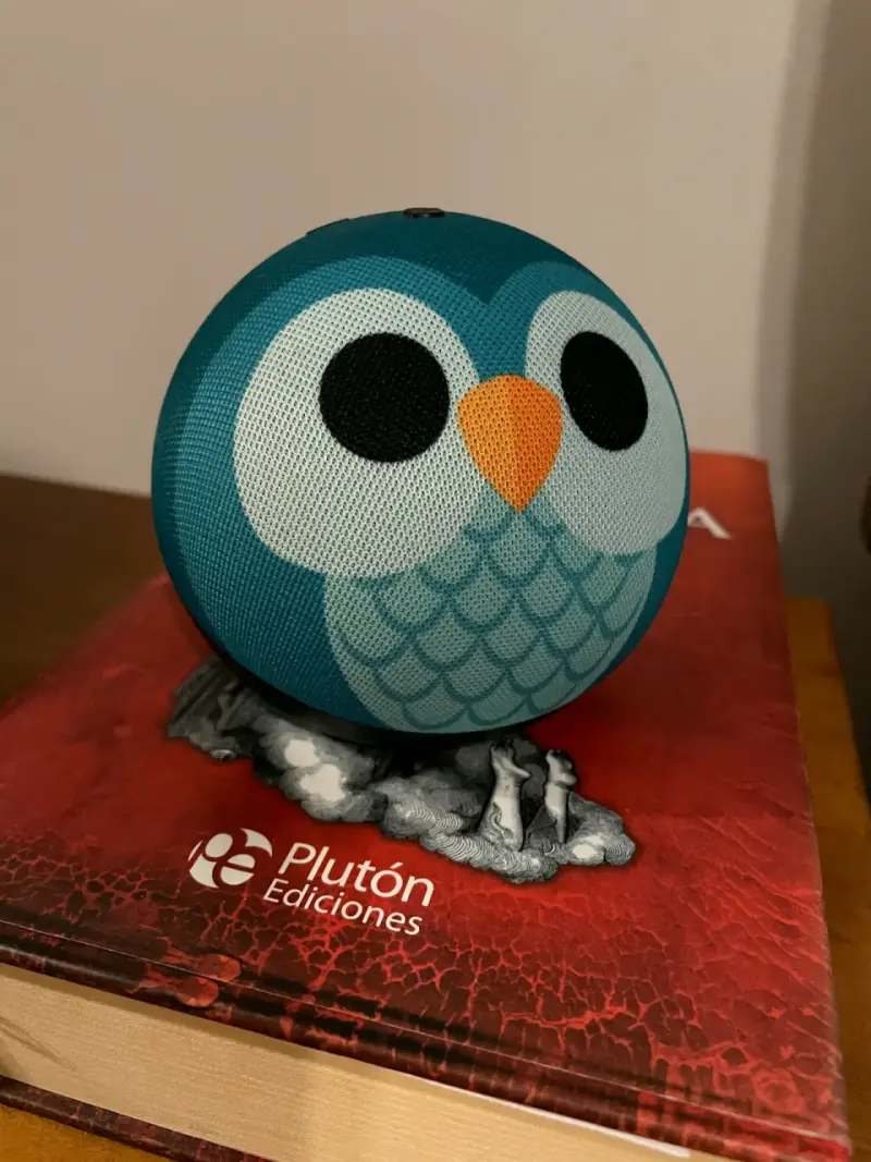 Altavoz inteligente con diseño de búho