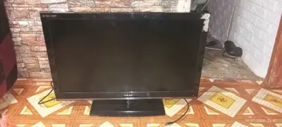 Mueble de madera para TV con puertas de vidrio - miniatura 2