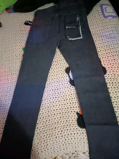 Jeans negros con diseño desgastado para hombre - miniatura 2