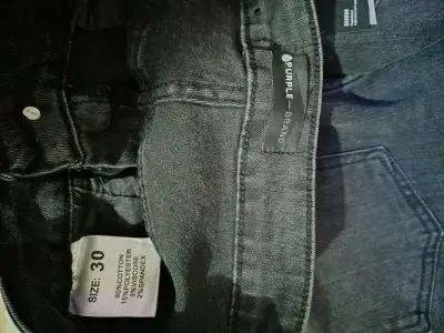 Jeans negros con diseño desgastado para hombre - miniatura 3