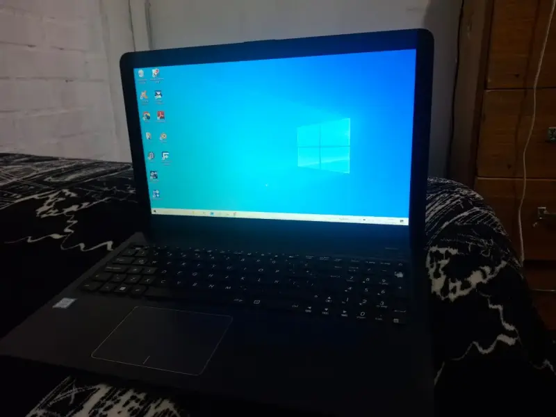 Laptop portátil ASUS con Windows 10 en buen estado - 1