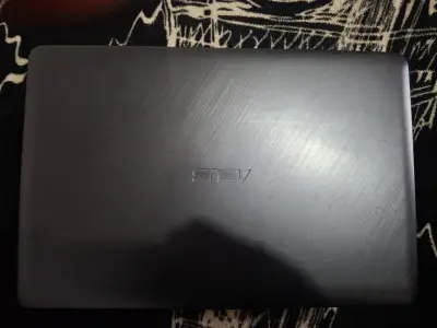 Laptop portátil ASUS con Windows 10 en buen estado - miniatura 4