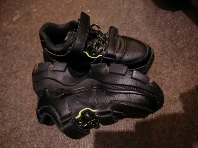 Zapatillas negras con plataforma - miniatura 2