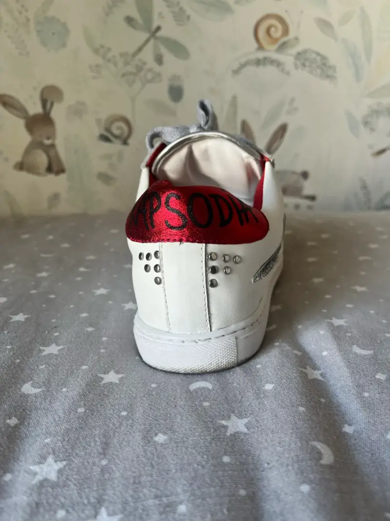 Zapatillas blancas con detalles plateados brillantes - 3