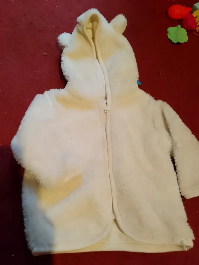Abrigo infantil de peluche con capucha
