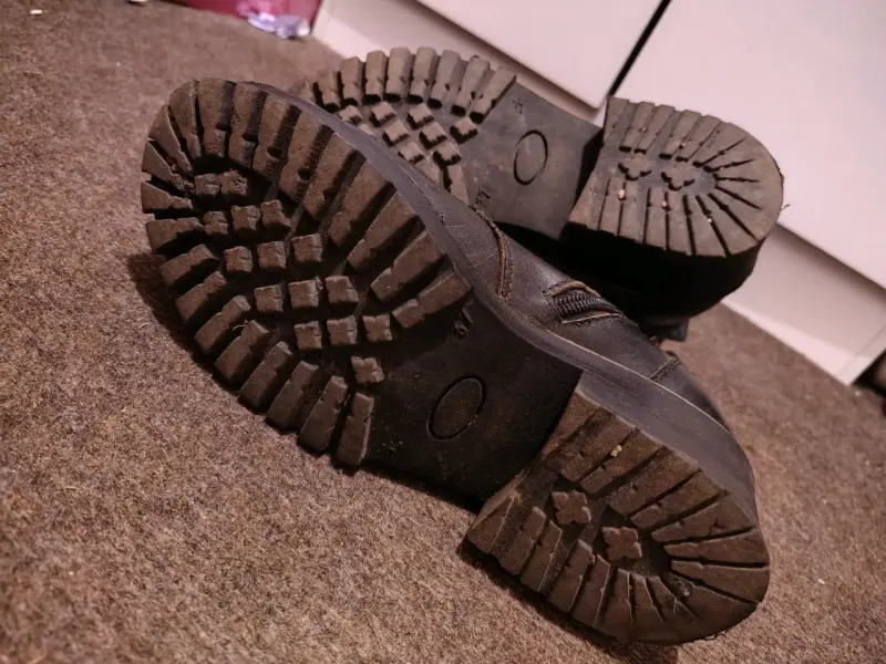 Botines de cuero negro con cierre lateral - 5