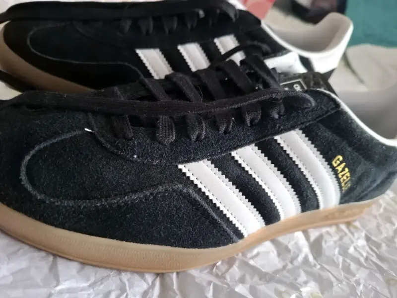 Zapatillas Adidas Gazelle negras de gamuza - 2