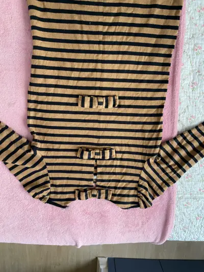 Vestido a rayas anaranjado y negro de manga 3/4 - miniatura 4