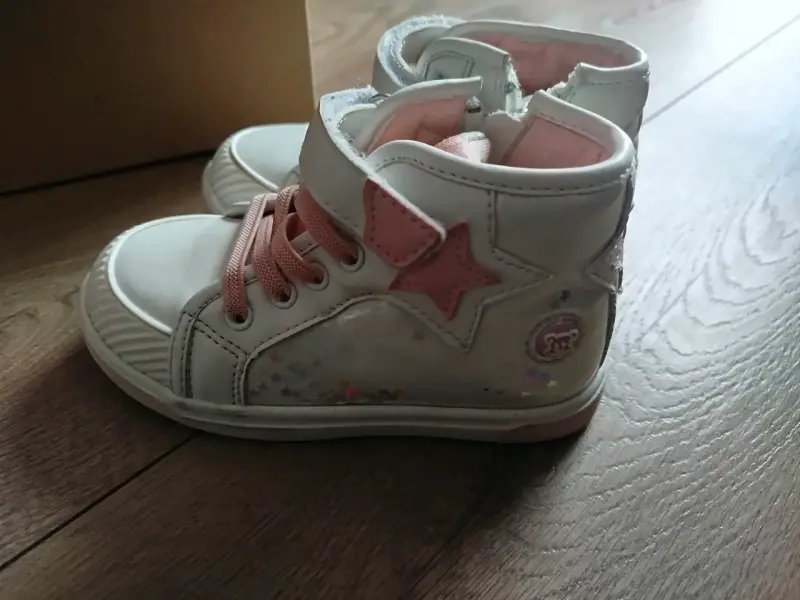 Zapatillas altas para niña Pillin blancas con detalles rosados - 2