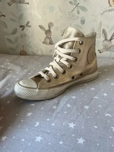 Zapatilla alta dorada - miniatura 1