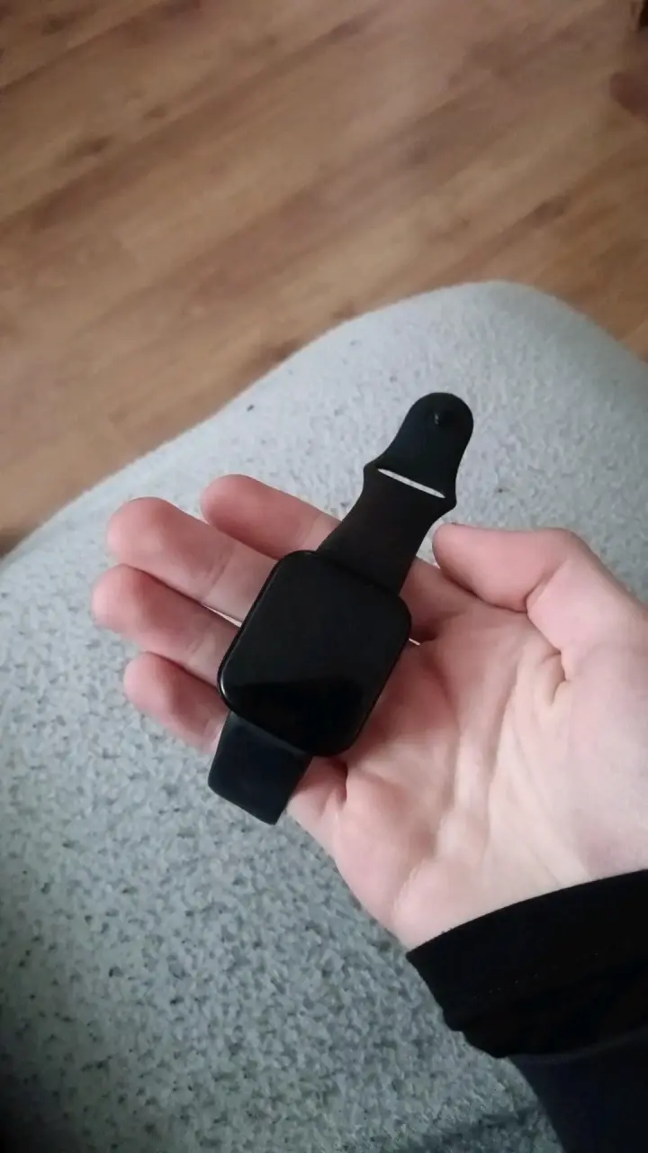 Reloj inteligente negro con correa ajustable